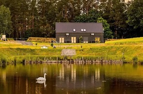 Large Holiday Home With a Jacuzzi on the Terrace