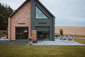 Large Holiday Home With a Jacuzzi on the Terrace