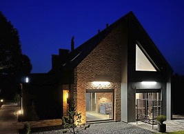 Large Holiday Home With a Jacuzzi on the Terrace