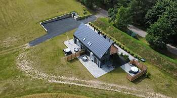 Large Holiday Home With a Jacuzzi on the Terrace