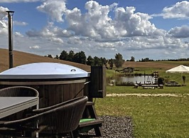 Large Holiday Home With a Jacuzzi on the Terrace