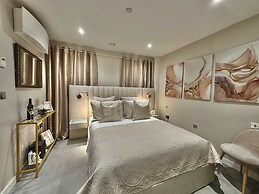 Contemporary Bromley Penthouse With Balcony
