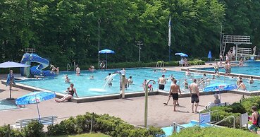 Eifelhutte auf dem Campingpark