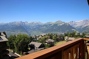 Apartment in Central Location With Views