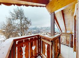 Apartment in Central Location With Views