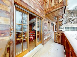 Apartment in Central Location With Views