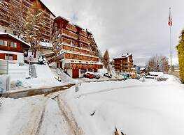 Apartment in Central Location With Views