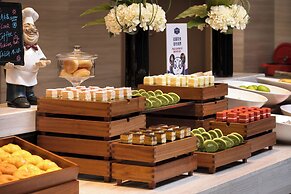 Hampton by Hilton Guangzhou Xintang Railway Station