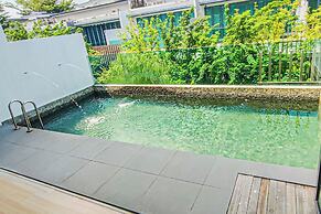 Retro Pool Villa at Puchong by HCK