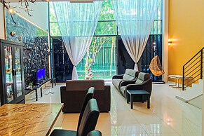 Retro Pool Villa at Puchong by HCK