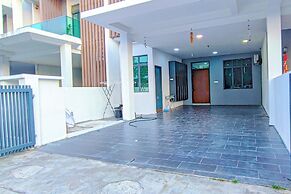 Retro Pool Villa at Puchong by HCK