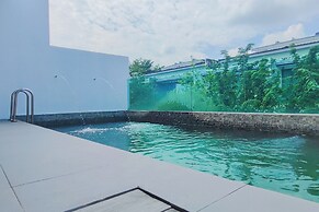 Retro Pool Villa at Puchong by HCK
