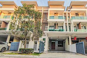 Retro Pool Villa at Puchong by HCK
