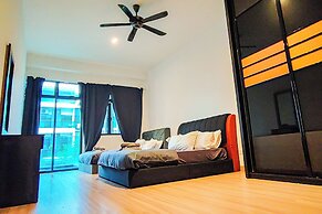 Retro Pool Villa at Puchong by HCK