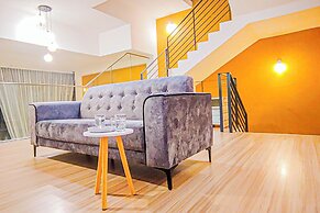 Retro Pool Villa at Puchong by HCK