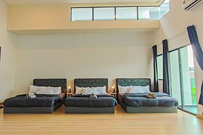 Retro Pool Villa at Puchong by HCK