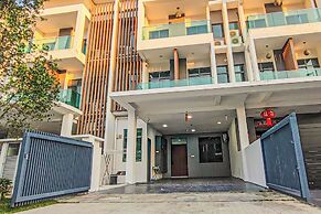 Retro Pool Villa at Puchong by HCK