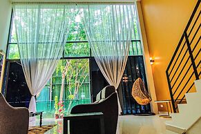 Retro Pool Villa at Puchong by HCK