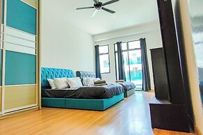 Retro Pool Villa at Puchong by HCK