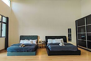 Retro Pool Villa at Puchong by HCK