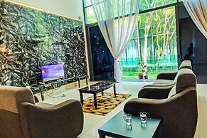 Retro Pool Villa at Puchong by HCK