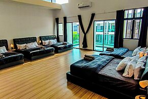 Retro Pool Villa at Puchong by HCK