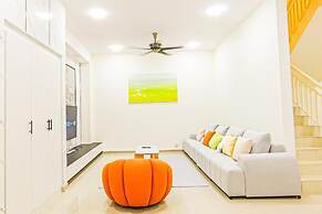 Modern Home at Kajang by HCK