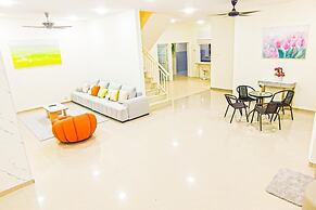 Modern Home at Kajang by HCK