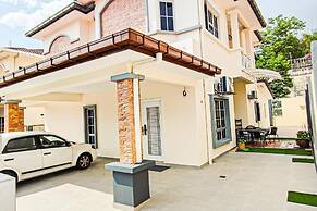 Modern Home at Kajang by HCK