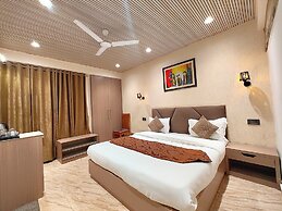 Hotel New Gayatri Near Prem Mandir