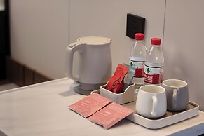 Howard Johnson Club Hotel
