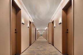 Howard Johnson Club Hotel