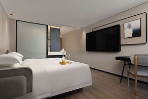Howard Johnson Club Hotel