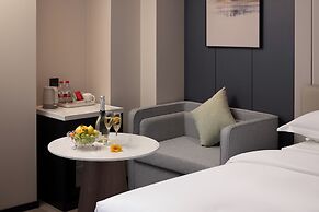 Howard Johnson Club Hotel