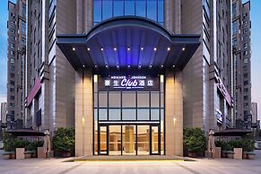 Howard Johnson Club Hotel