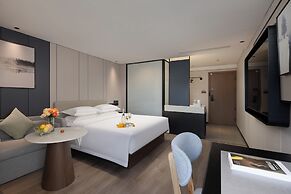 Howard Johnson Club Hotel