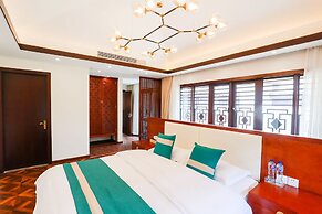 Book and Bed-Chong Ming