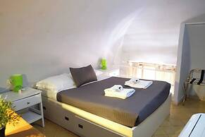 Mir Small Loft on Giulia Street