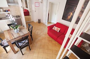 Renoir Small Loft on Giulia Street