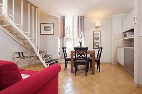 Renoir Small Loft on Giulia Street