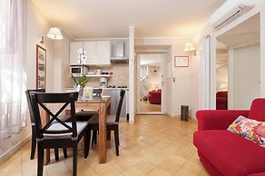 Renoir Small Loft on Giulia Street