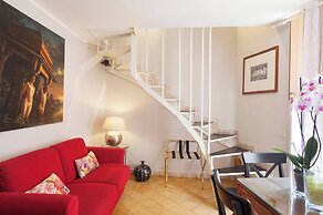 Renoir Small Loft on Giulia Street
