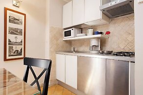 Renoir Small Loft on Giulia Street