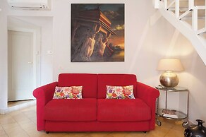 Renoir Small Loft on Giulia Street