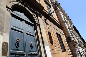 Renoir Small Loft on Giulia Street