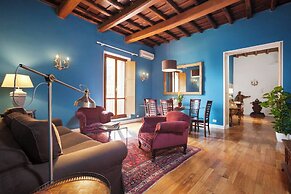 Picasso Large apt Antiques and Charm on Giulia Street