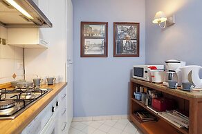 Picasso Large apt Antiques and Charm on Giulia Street