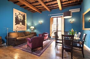 Picasso Large apt Antiques and Charm on Giulia Street