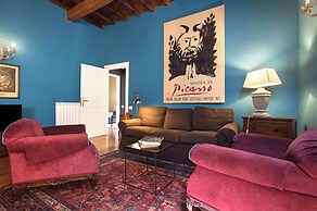 Picasso Large apt Antiques and Charm on Giulia Street
