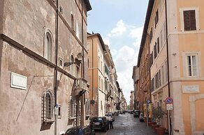 Picasso Large apt Antiques and Charm on Giulia Street